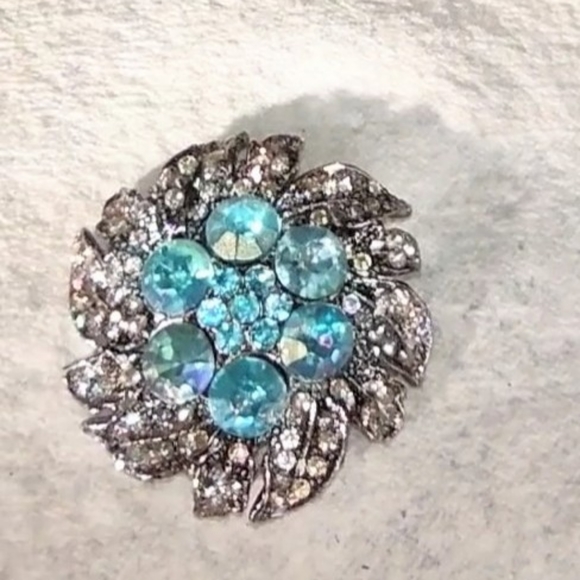 Blue Crystal Encrusted Brooch - Picture 5 of 7